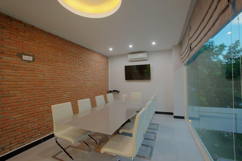 Colina Sky Hotel 金边 外观 照片