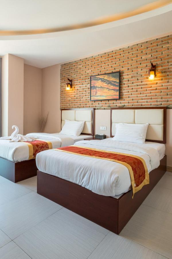 Colina Sky Hotel 金边 外观 照片